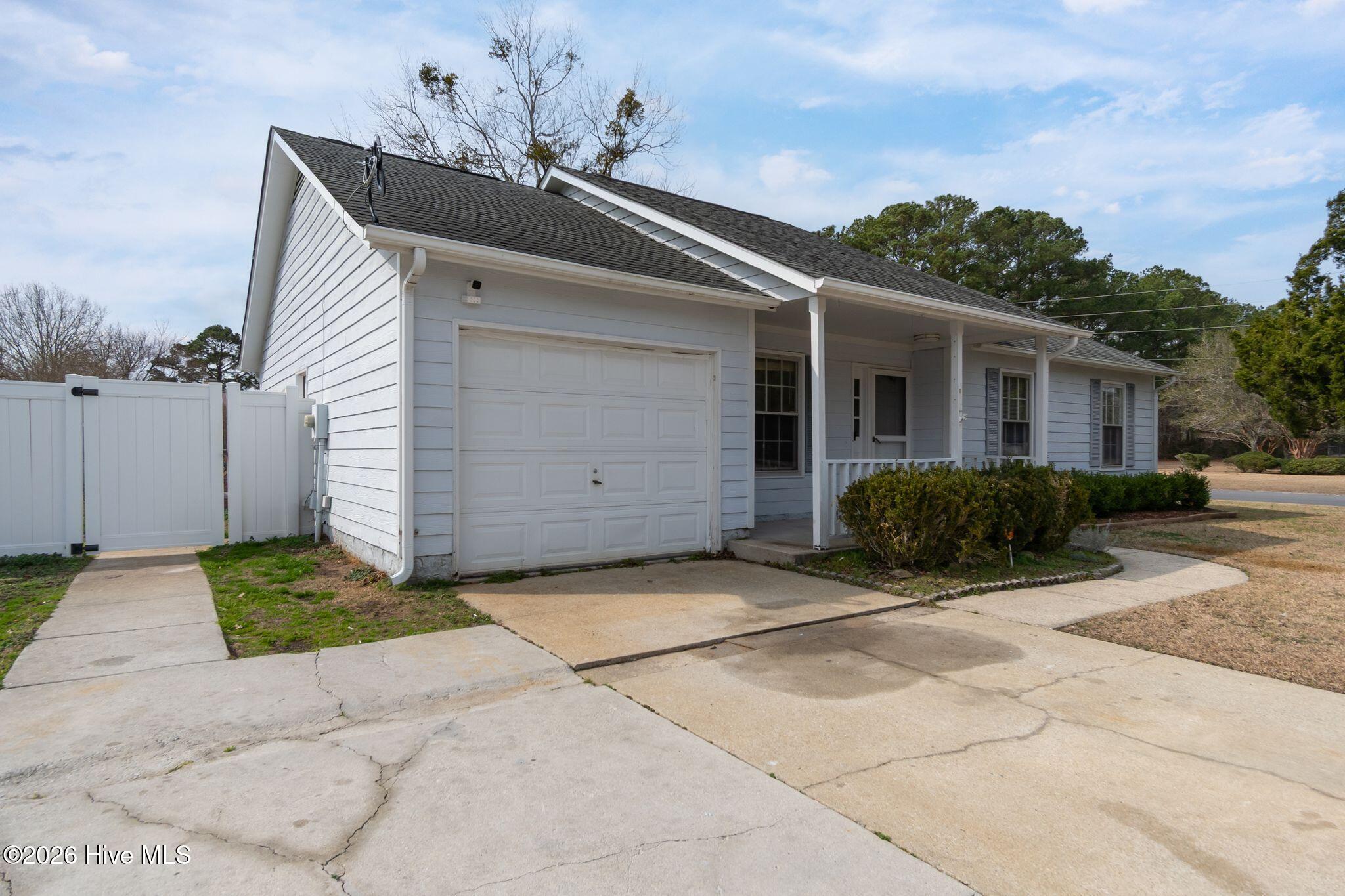 300 Quail Ridge Road Jacksonville, NC 28546 - Photo 4 of 43 300 Quail Ridge-4