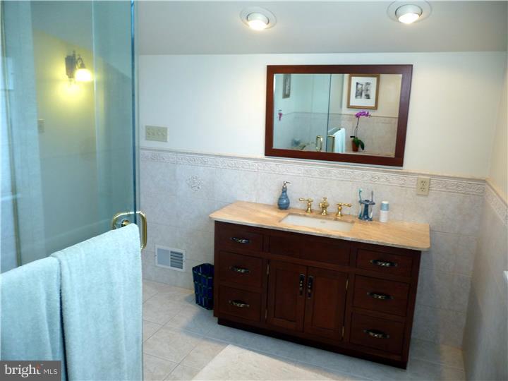 25 Williams Road Haverford, PA 19041 - Photo 9 of 25 Bathroom