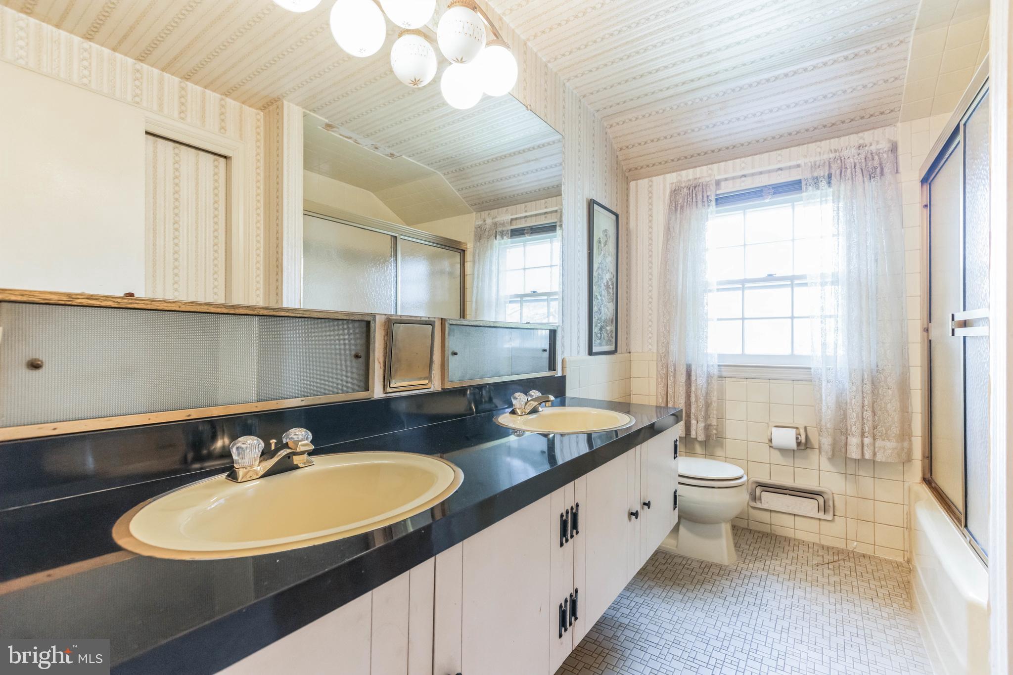 215 Heritage Road Cherry Hill, NJ 08034 - Photo 29 of 35 full hall bath