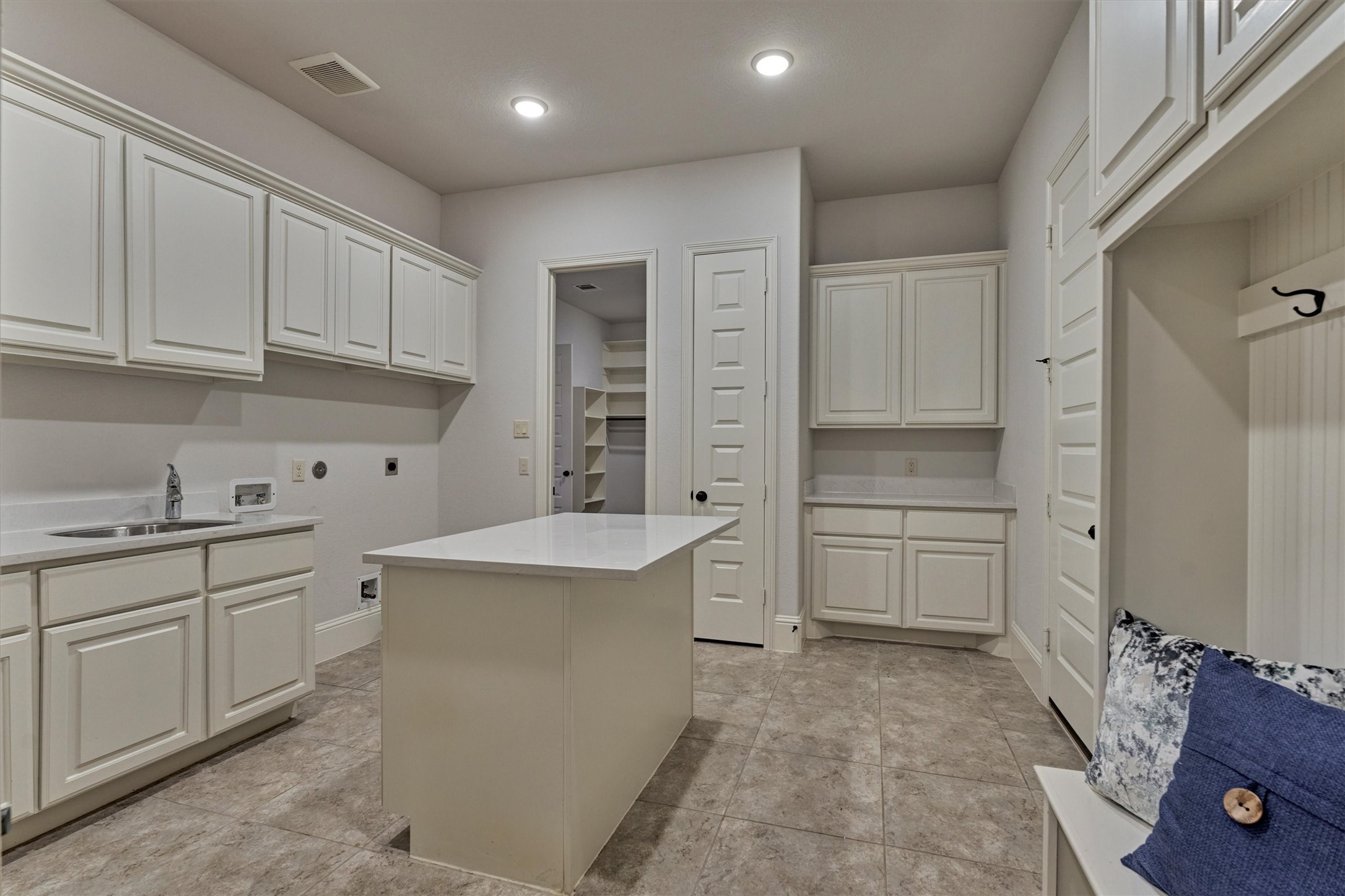 414 Mill Creek Road Pinehurst, TX 77362 - Photo 27 of 43 Laundry Room