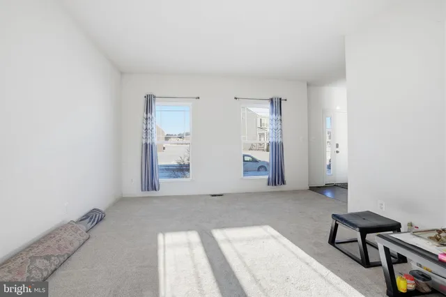 a view of a livingroom with a workspace