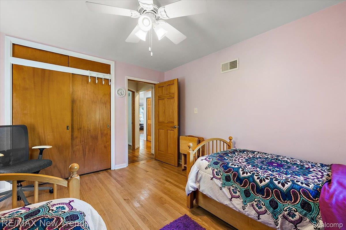 1450 Lenox Road Bloomfield Hills, MI 48304 - Photo 45 of 79 Hardwood flooring, wood-finish bi-fold closet doors, ceiling fan with integrated lighting, wood-finish interior door, and light-toned wall paint