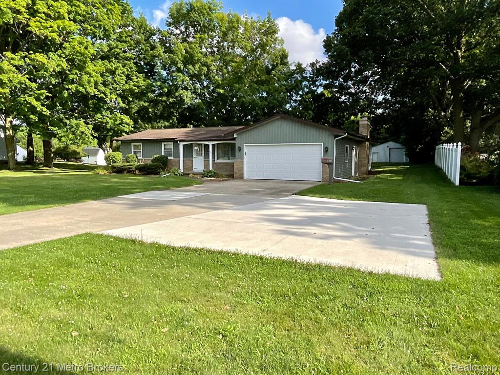 4392 East Carpenter Road Flint, MI 48506 - Photo 1 of 42
