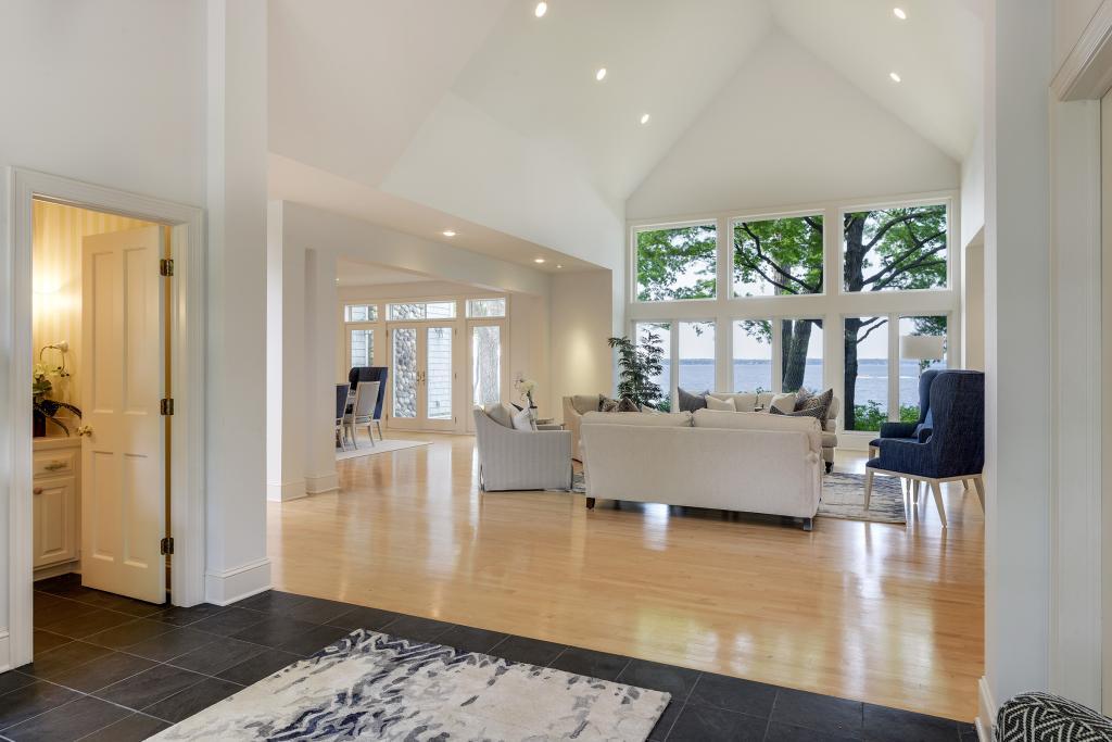 686 Ferndale Road West Wayzata, MN 55391 - Photo 2 of 28