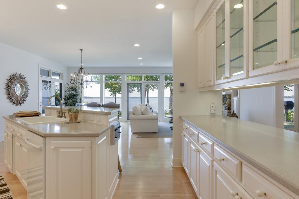 686 Ferndale Road West Wayzata, MN 55391 - Photo 11 of 28