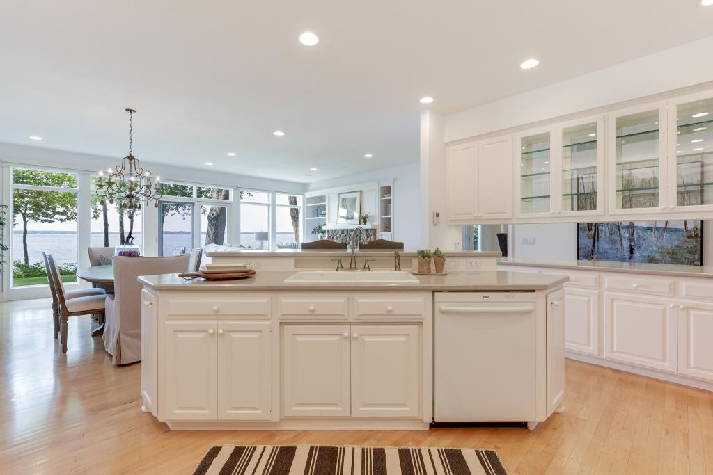 686 Ferndale Road West Wayzata, MN 55391 - Photo 12 of 28