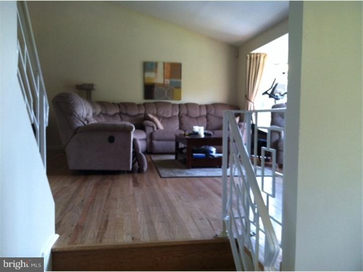 983 Old Ford Road Huntingdon Valley, PA 19006 - Photo 4 of 24 Living Room