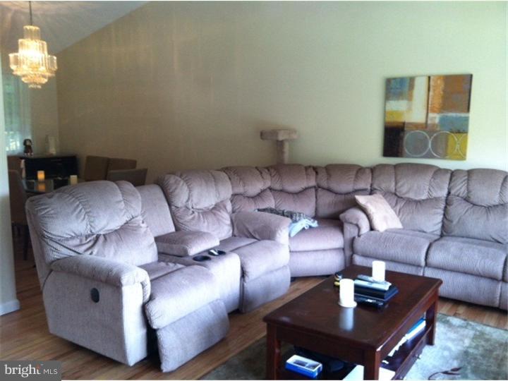 983 Old Ford Road Huntingdon Valley, PA 19006 - Photo 5 of 24 Living Room