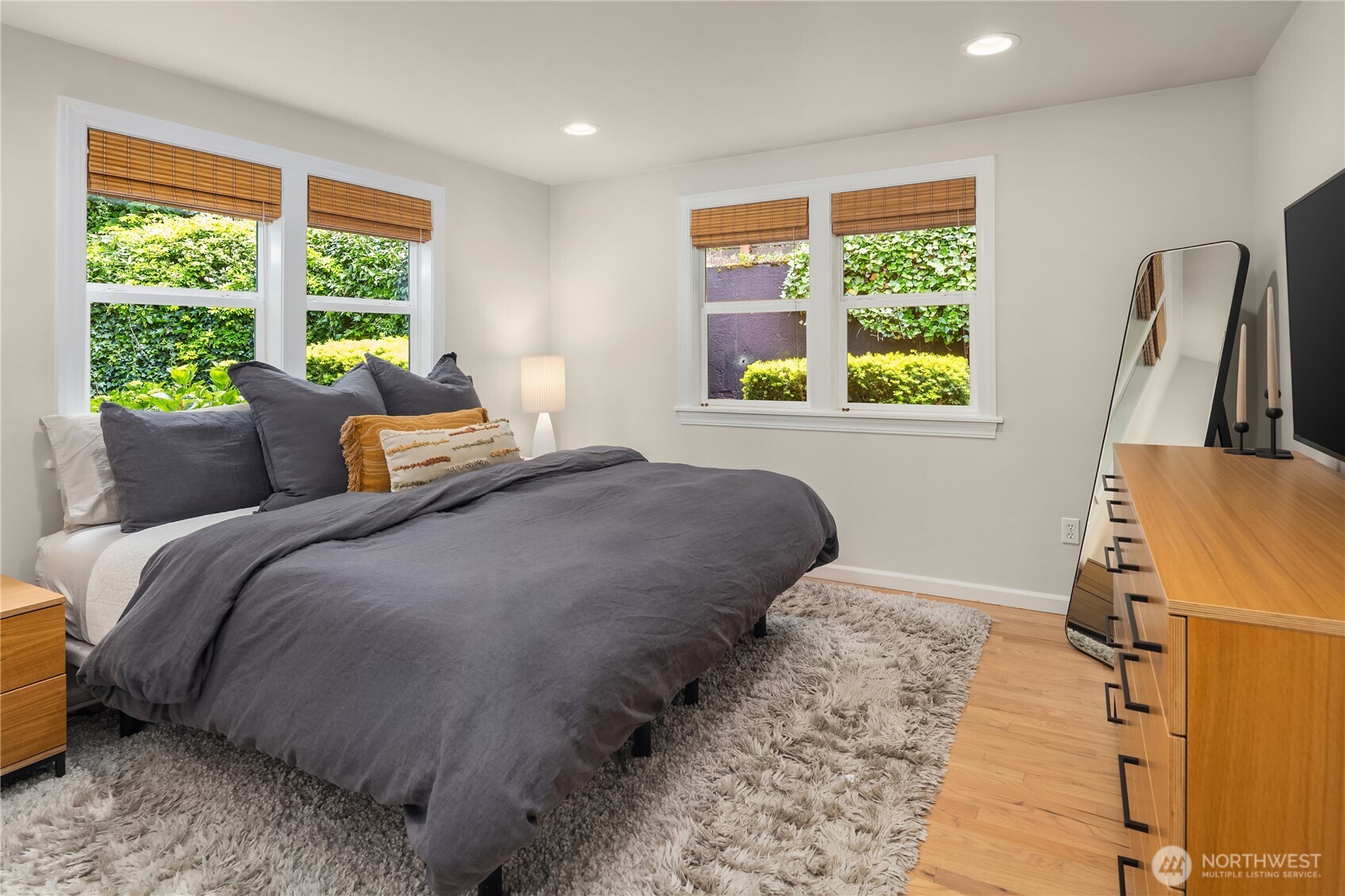 717 West Cremona Street Seattle, WA 98119 - Photo 18 of 30
