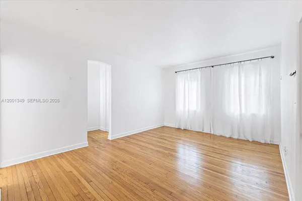 $2,000 | 1561 Lenox Avenue, Unit 4, Miami Beach, FL 33139