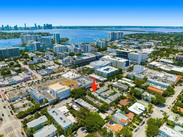 $2,000 | 1561 Lenox Avenue, Unit 4, Miami Beach, FL 33139