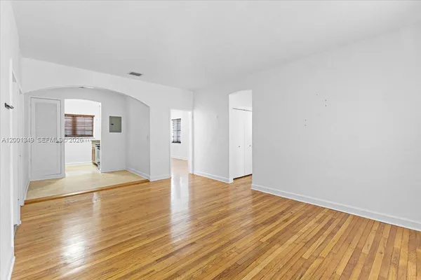 $2,000 | 1561 Lenox Avenue, Unit 4, Miami Beach, FL 33139