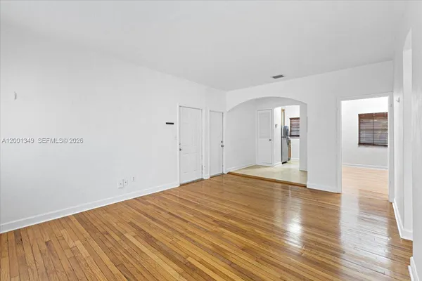 $2,000 | 1561 Lenox Avenue, Unit 4, Miami Beach, FL 33139