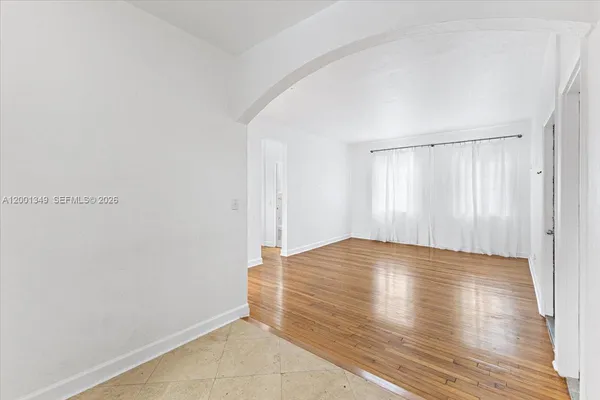$2,000 | 1561 Lenox Avenue, Unit 4, Miami Beach, FL 33139