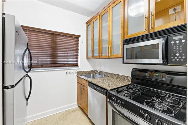 $2,000 | 1561 Lenox Avenue, Unit 4, Miami Beach, FL 33139