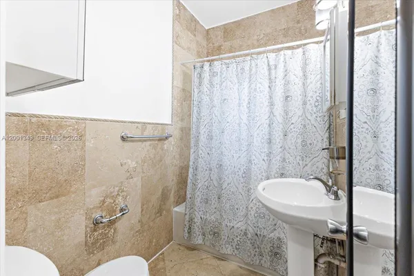 $2,000 | 1561 Lenox Avenue, Unit 4, Miami Beach, FL 33139