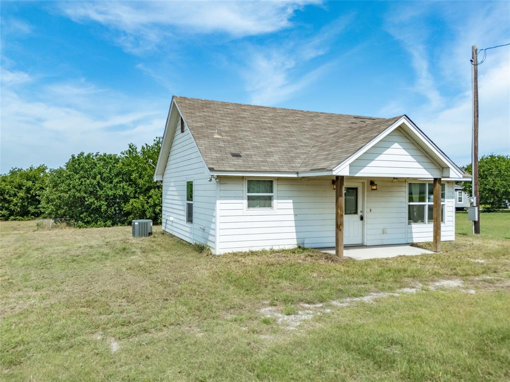 202 County Road 4511 Decatur, TX 76234 - Photo 3 of 36