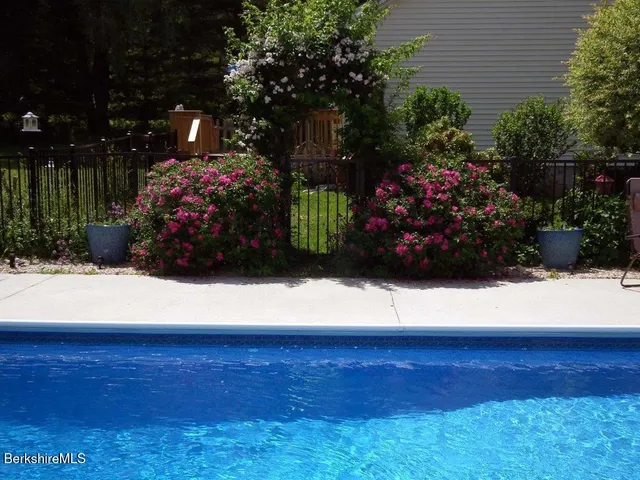 $499,900 | 43 Church Street, Hinsdale, MA 01235