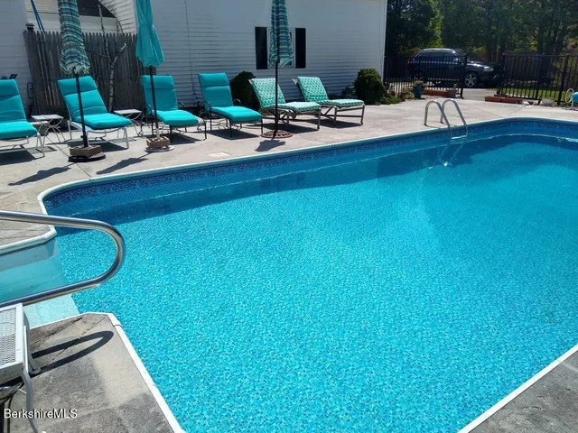 $499,900 | 43 Church Street, Hinsdale, MA 01235