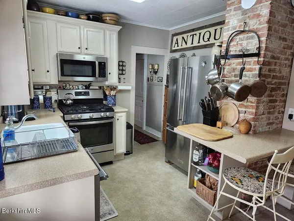 $499,900 | 43 Church Street, Hinsdale, MA 01235