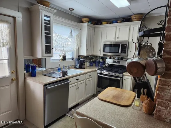 $499,900 | 43 Church Street, Hinsdale, MA 01235