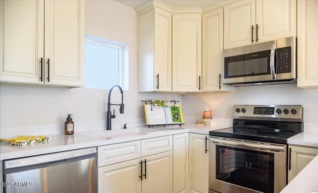 $379,000 | 107 East Wee Holw Drive, Camp Verde, AZ 86322