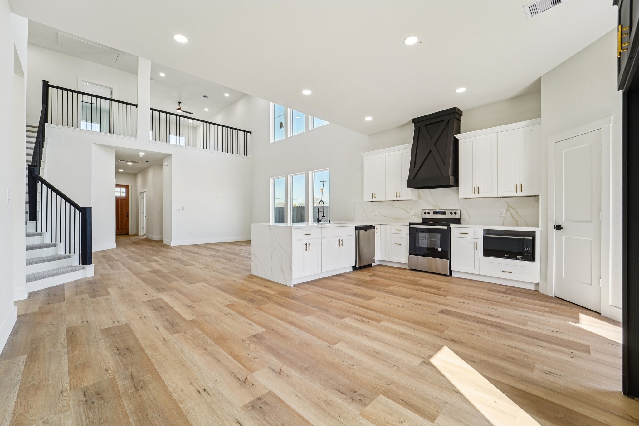 320 East Main Street La Porte, TX 77571 - Photo 12 of 37