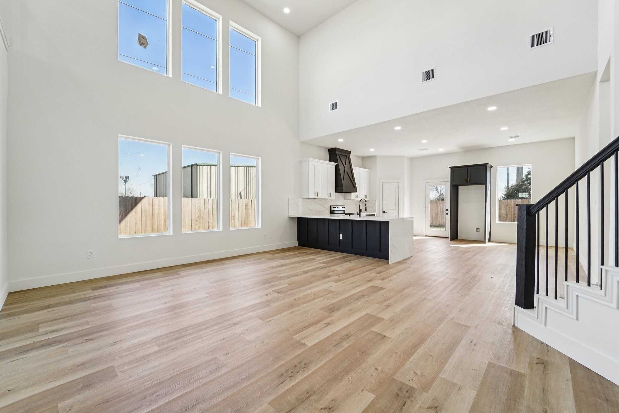 320 East Main Street La Porte, TX 77571 - Photo 2 of 37