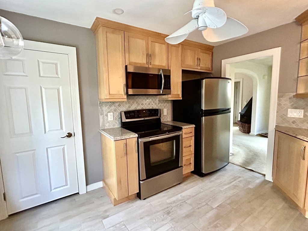 29 John Dee Road Sterling, MA 01564 - Photo 4 of 16 Gallery Image 4