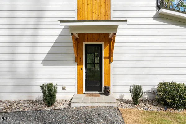 a view of a house with backyard and porch