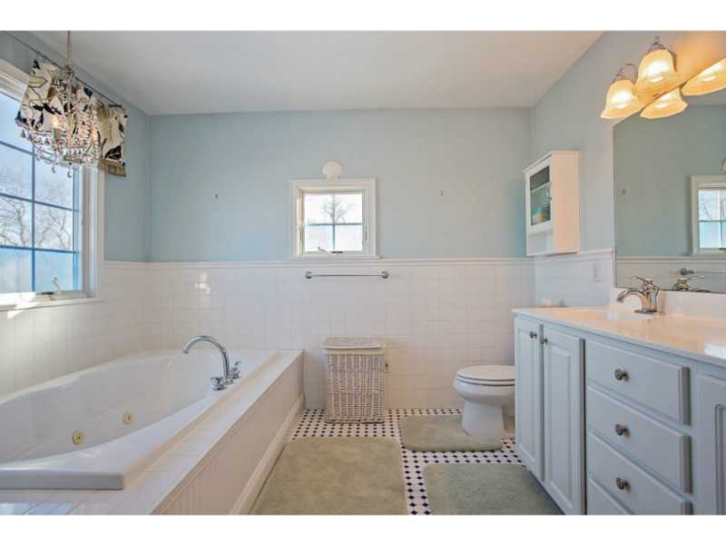 24 Prospect Farm Road Portsmouth, RI 02871 - Photo 15 of 25 Master Bath/Spa.
