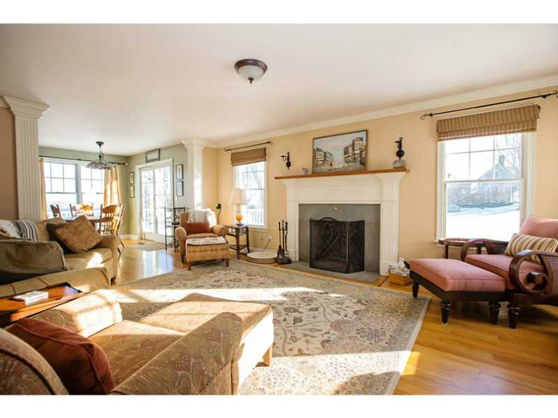 24 Prospect Farm Road Portsmouth, RI 02871 - Photo 3 of 25 Living Room.