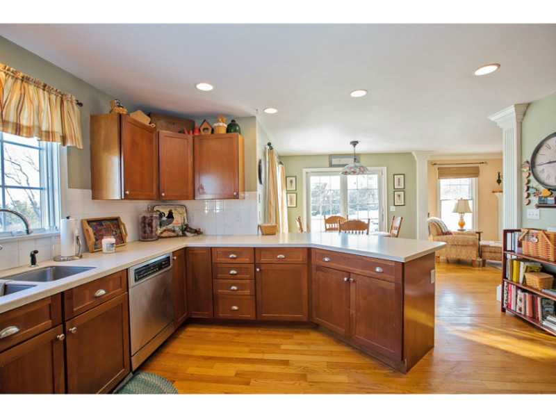 24 Prospect Farm Road Portsmouth, RI 02871 - Photo 4 of 25 Kitchen.
