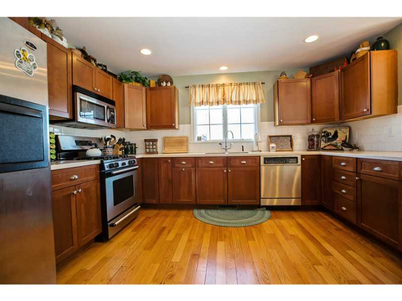 24 Prospect Farm Road Portsmouth, RI 02871 - Photo 6 of 25 Kitchen.