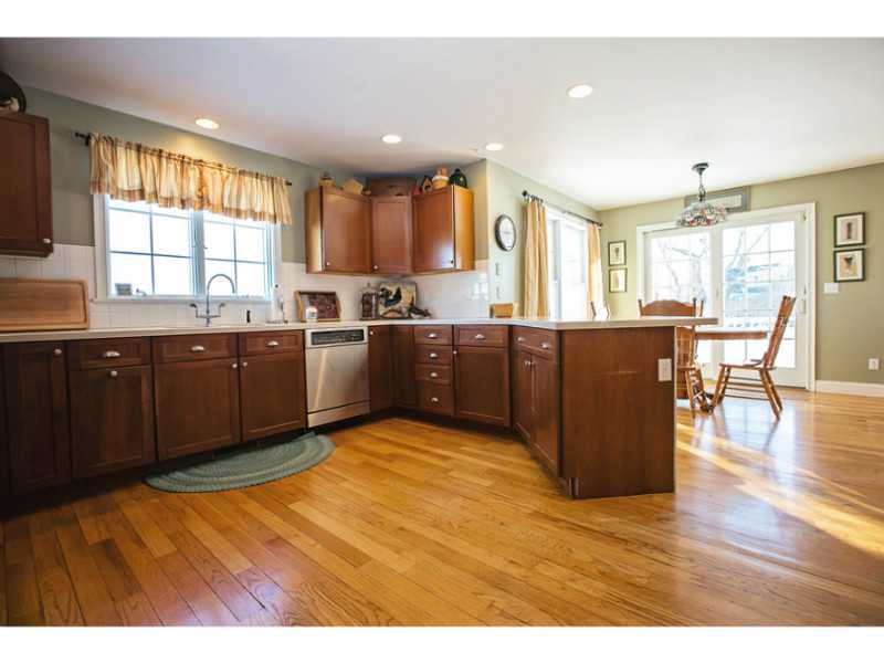 24 Prospect Farm Road Portsmouth, RI 02871 - Photo 7 of 25 Kitchen.