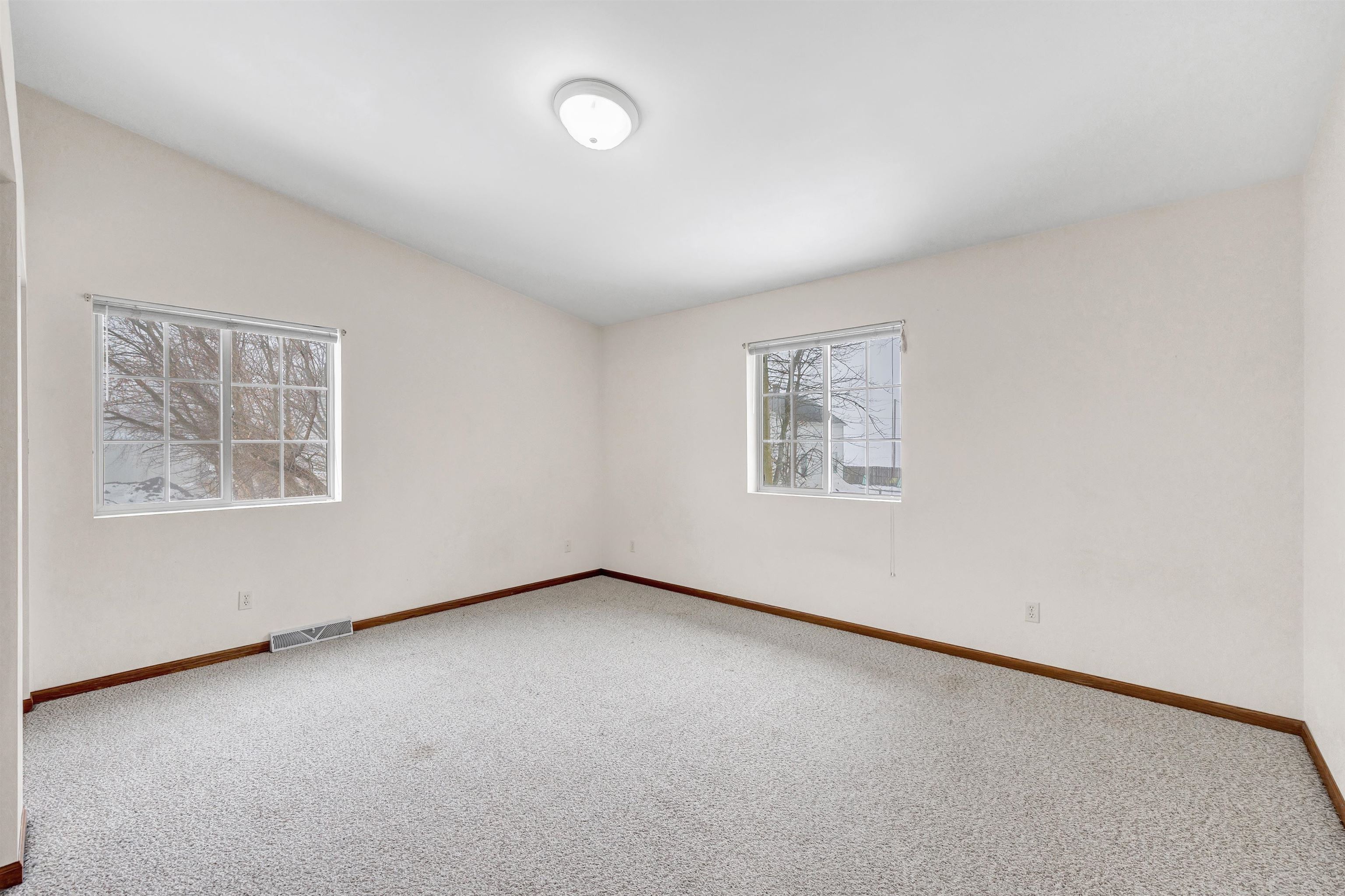 4642 Ridge Court Manitowoc, WI 54220 - Photo 12 of 27