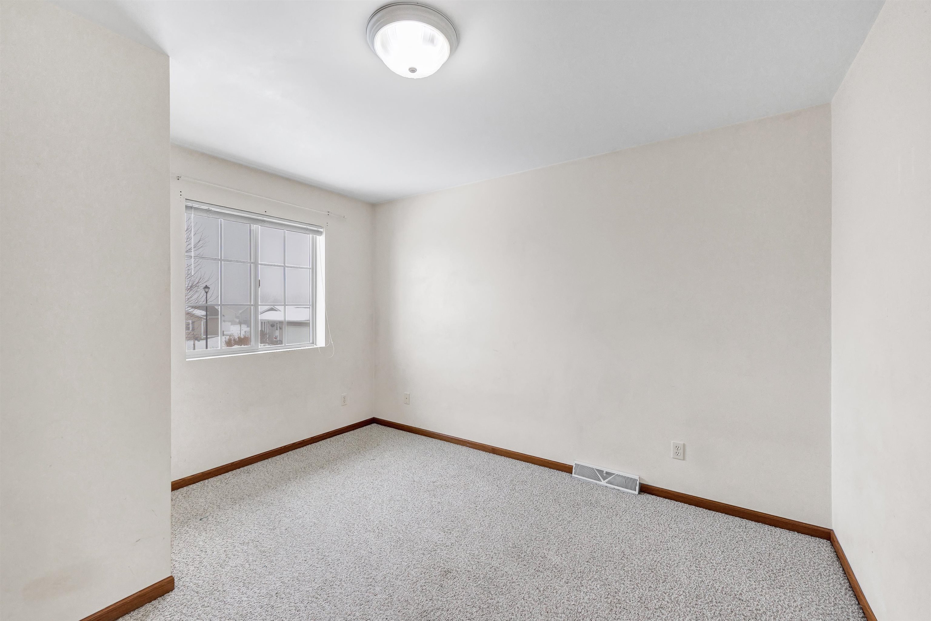 4642 Ridge Court Manitowoc, WI 54220 - Photo 17 of 27