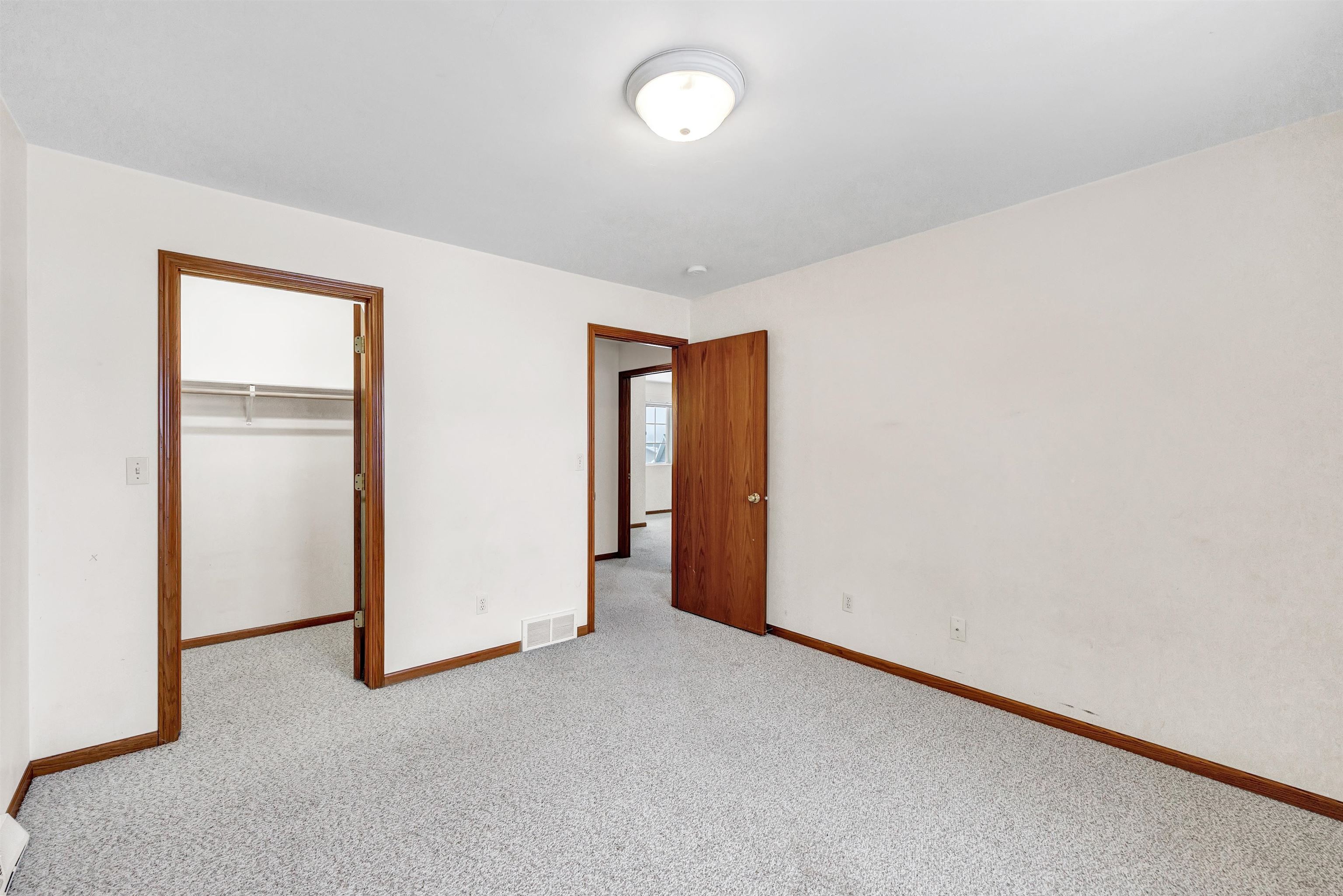 4642 Ridge Court Manitowoc, WI 54220 - Photo 18 of 27