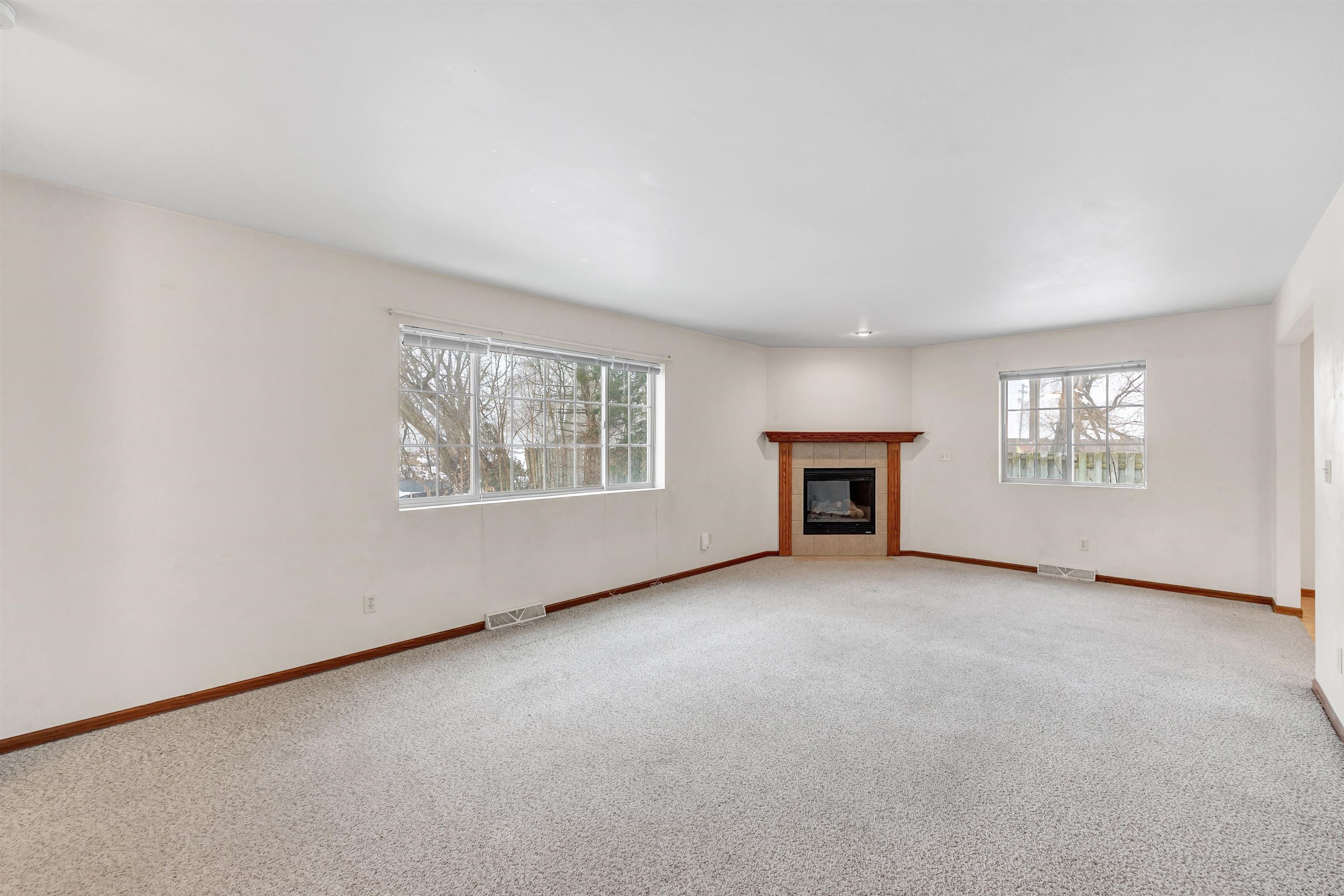 4642 Ridge Court Manitowoc, WI 54220 - Photo 2 of 27