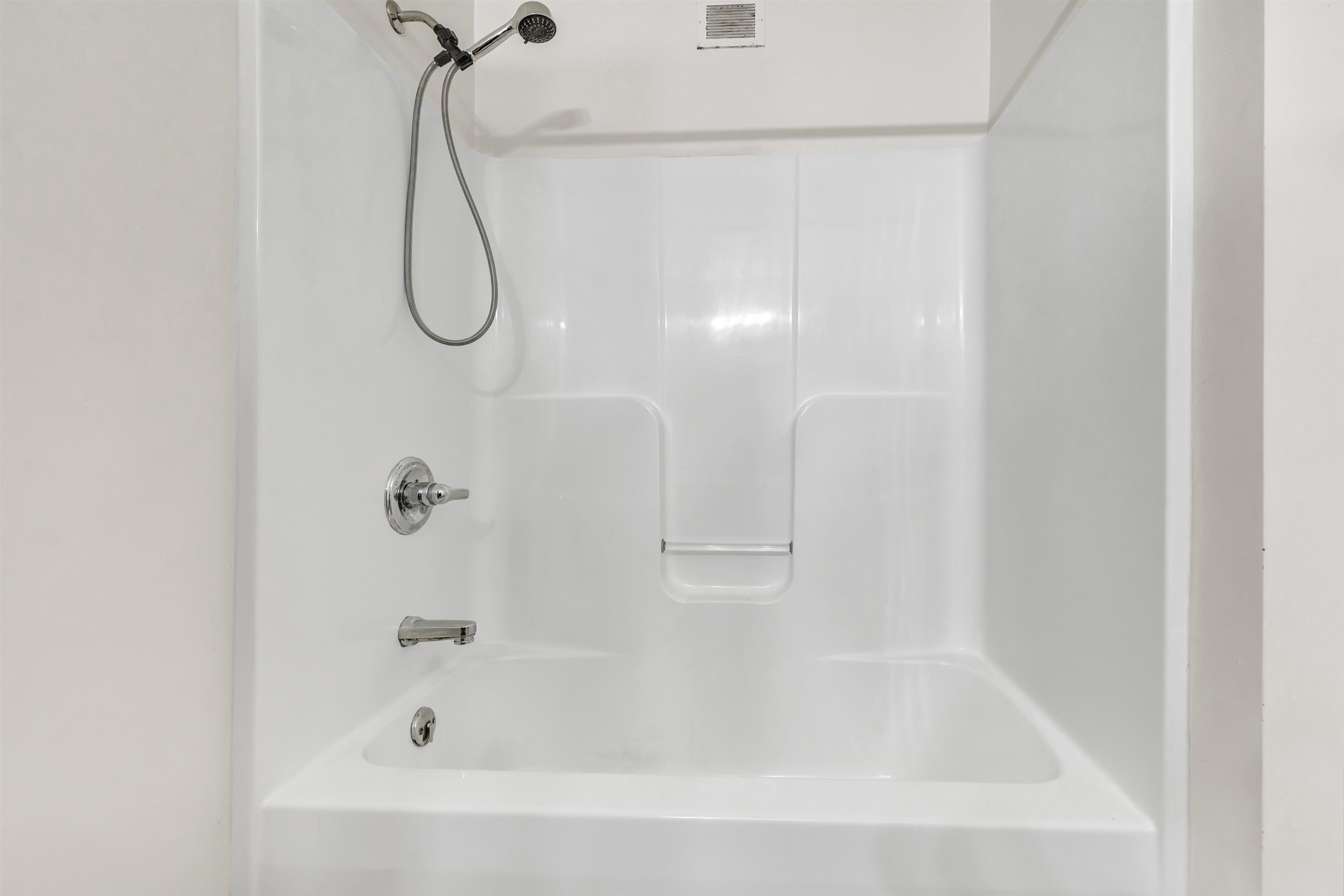 4642 Ridge Court Manitowoc, WI 54220 - Photo 21 of 27