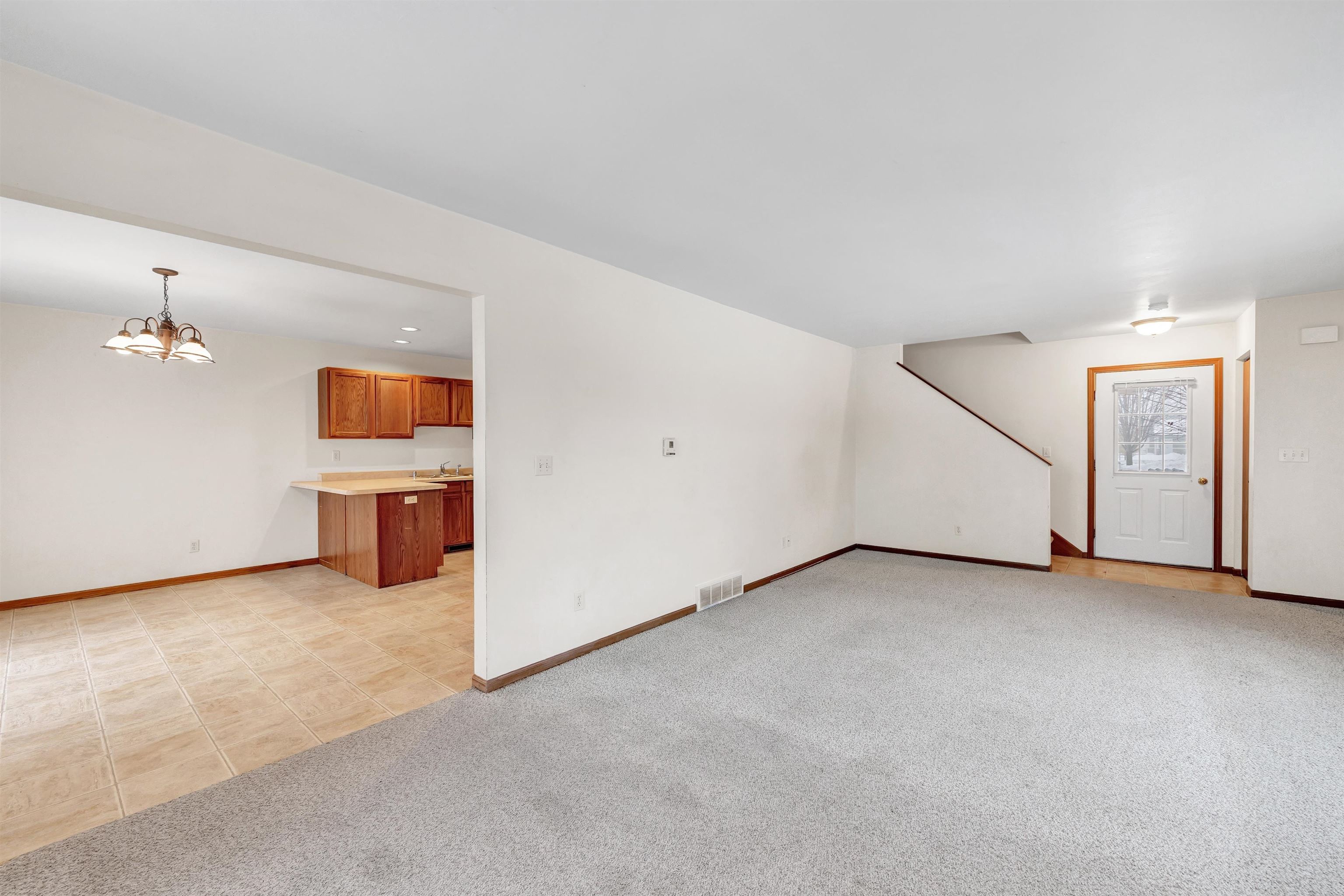 4642 Ridge Court Manitowoc, WI 54220 - Photo 5 of 27