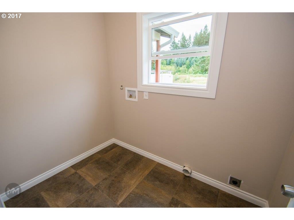 24658 Southwest Daniel Road Beaverton, OR 97078 - Photo 7 of 22 Laundry