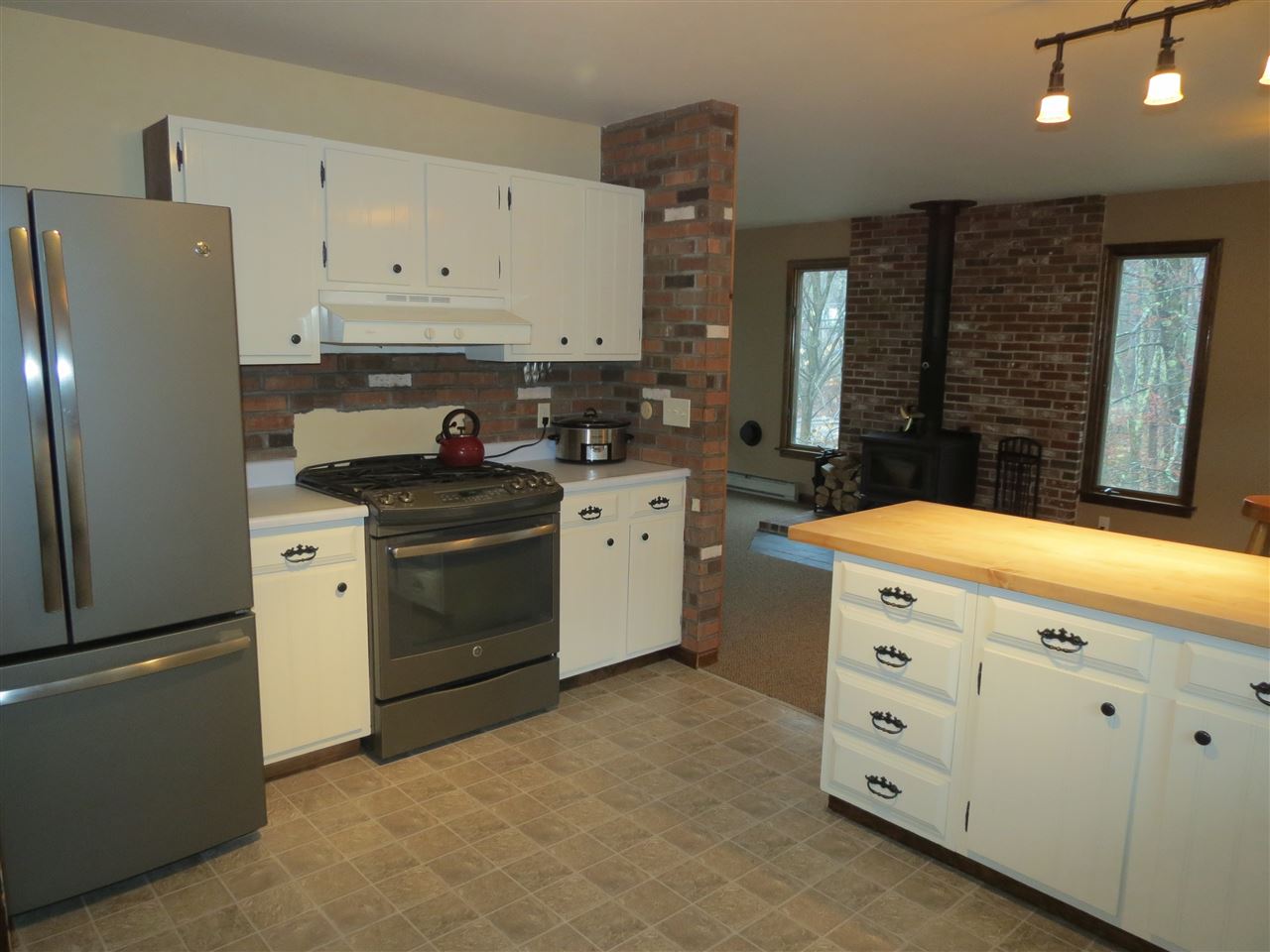 51 Oak Street Rochester, NH 03839 - Photo 11 of 33