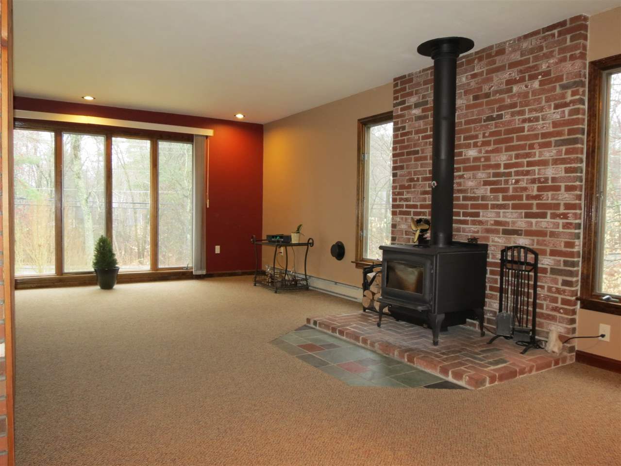51 Oak Street Rochester, NH 03839 - Photo 5 of 33