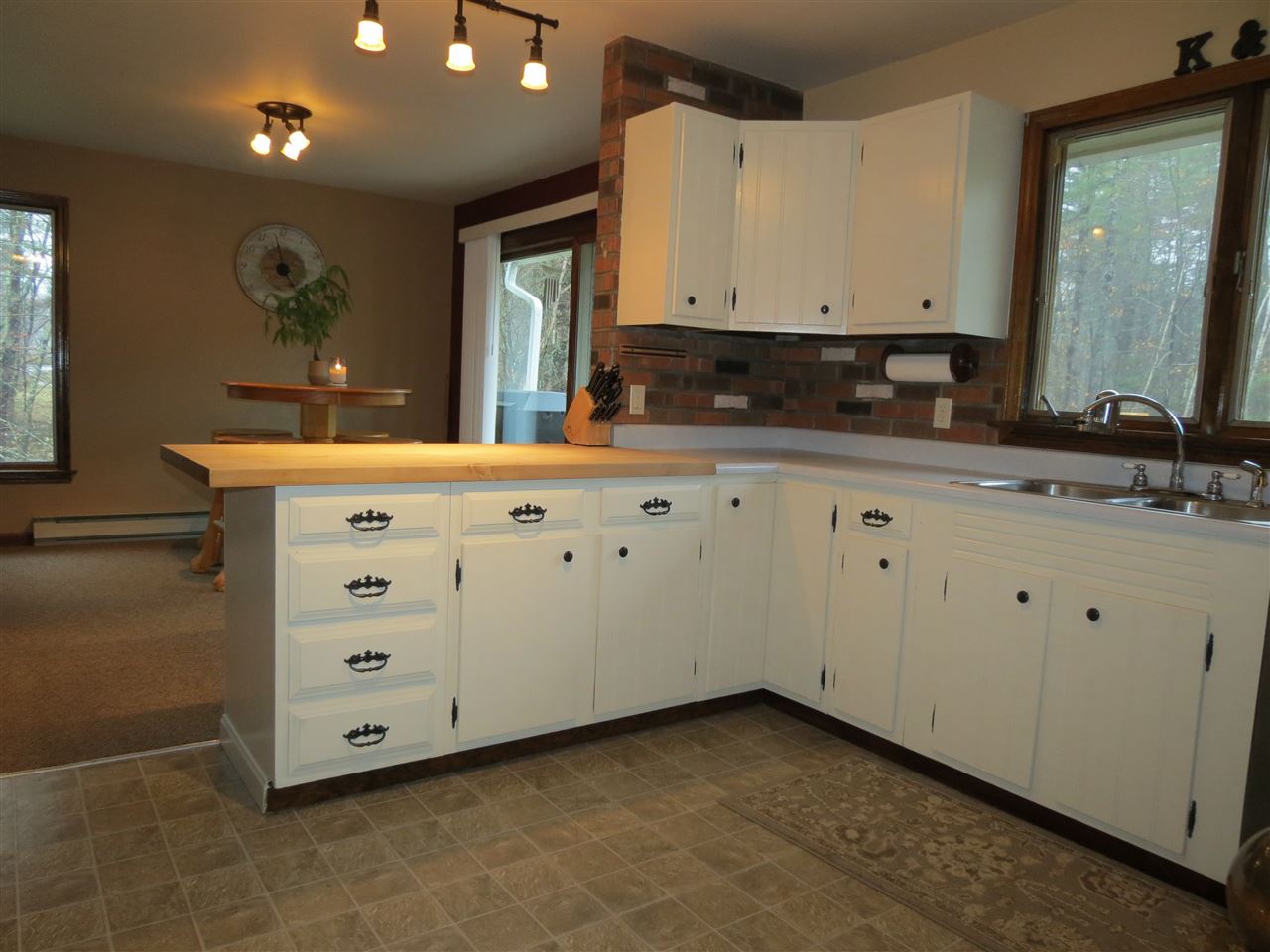 51 Oak Street Rochester, NH 03839 - Photo 8 of 33