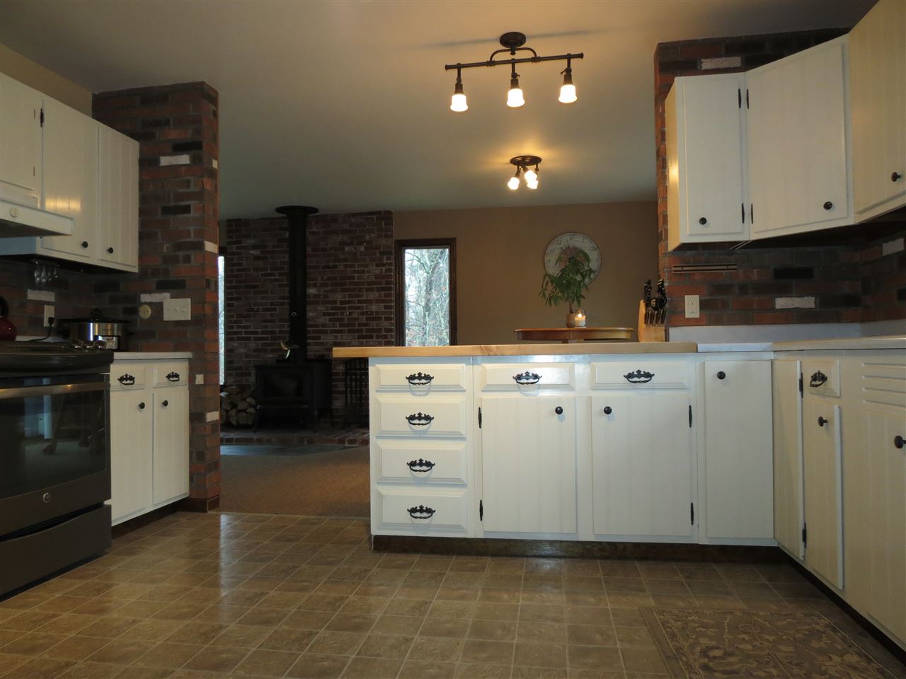51 Oak Street Rochester, NH 03839 - Photo 9 of 33