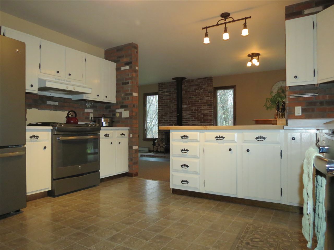 51 Oak Street Rochester, NH 03839 - Photo 10 of 33