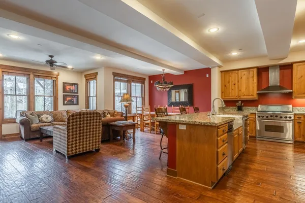 $899,000 | 1121 Pyramid Peak Drive, Unit 1121, Mammoth Lakes, CA 93546