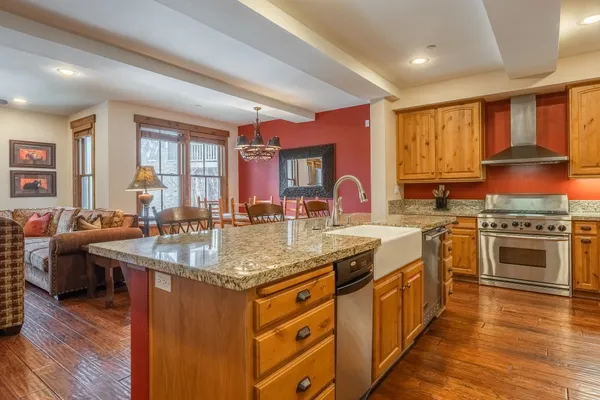 $899,000 | 1121 Pyramid Peak Drive, Unit 1121, Mammoth Lakes, CA 93546