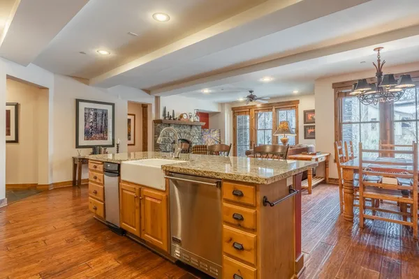 $899,000 | 1121 Pyramid Peak Drive, Unit 1121, Mammoth Lakes, CA 93546